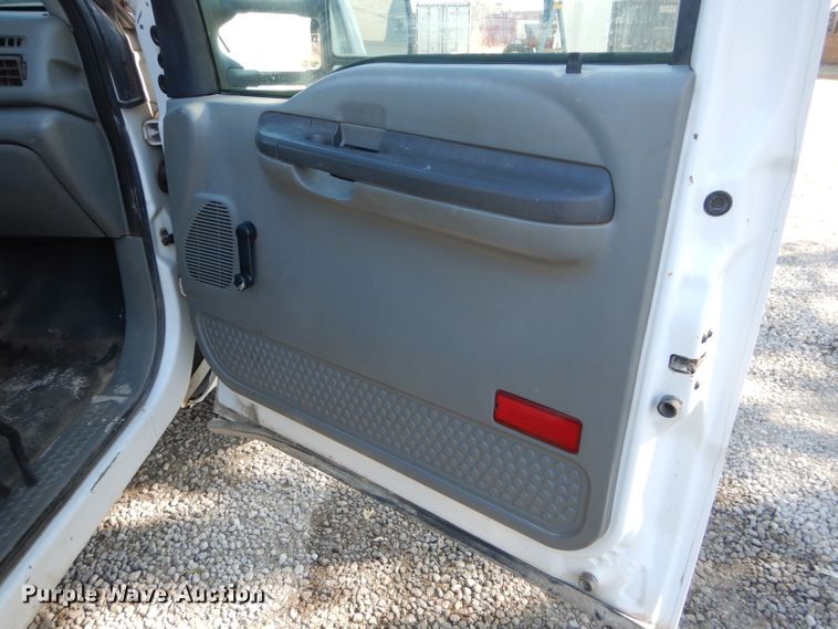 image for item DH2688 2002 Ford F550 Super Duty utility bed truck