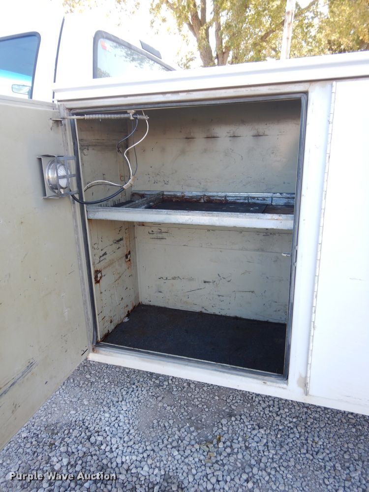 image for item DH2688 2002 Ford F550 Super Duty utility bed truck