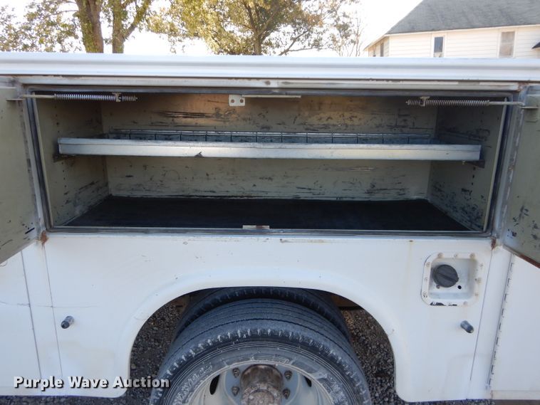 image for item DH2688 2002 Ford F550 Super Duty utility bed truck