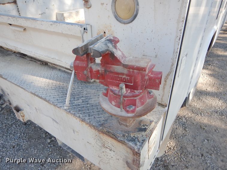 image for item DH2688 2002 Ford F550 Super Duty utility bed truck