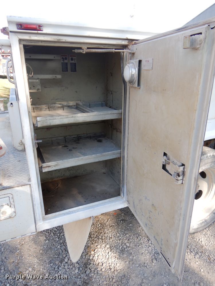 image for item DH2688 2002 Ford F550 Super Duty utility bed truck