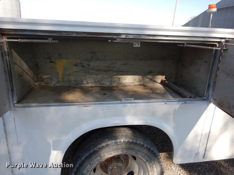 image for item DH2688 2002 Ford F550 Super Duty utility bed truck