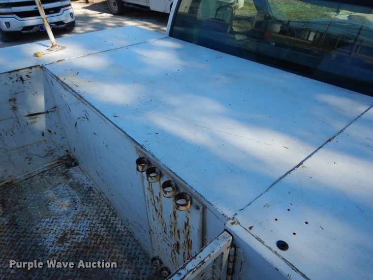image for item DH2688 2002 Ford F550 Super Duty utility bed truck