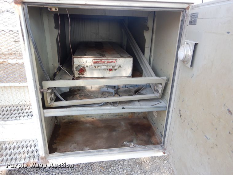 image for item DH2688 2002 Ford F550 Super Duty utility bed truck