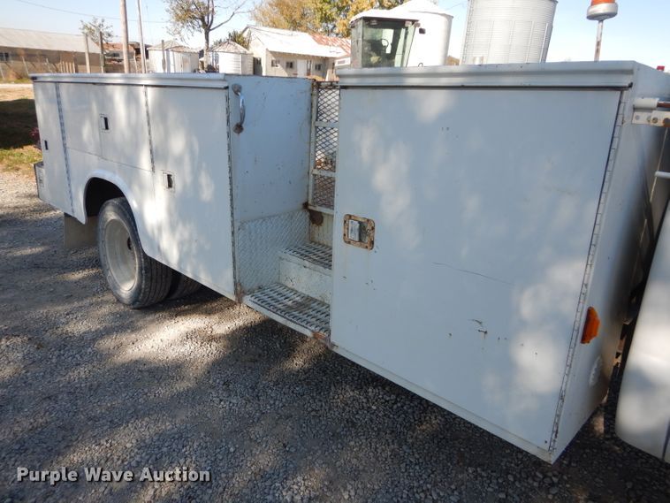 image for item DH2688 2002 Ford F550 Super Duty utility bed truck