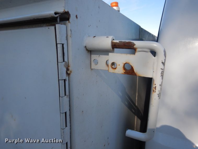 image for item DH2688 2002 Ford F550 Super Duty utility bed truck