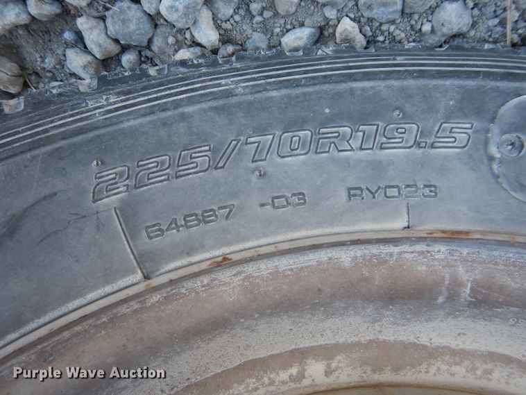 image for item DH2688 2002 Ford F550 Super Duty utility bed truck