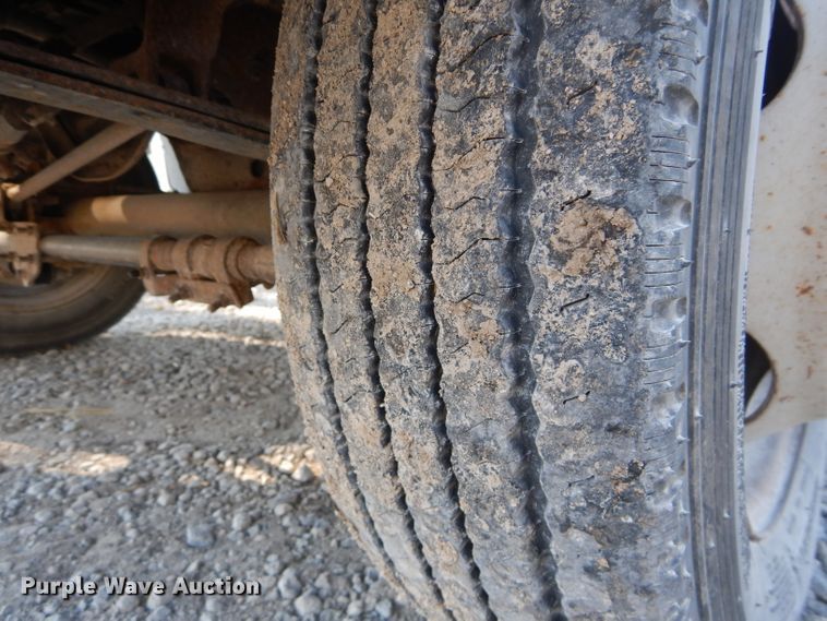 image for item DH2688 2002 Ford F550 Super Duty utility bed truck