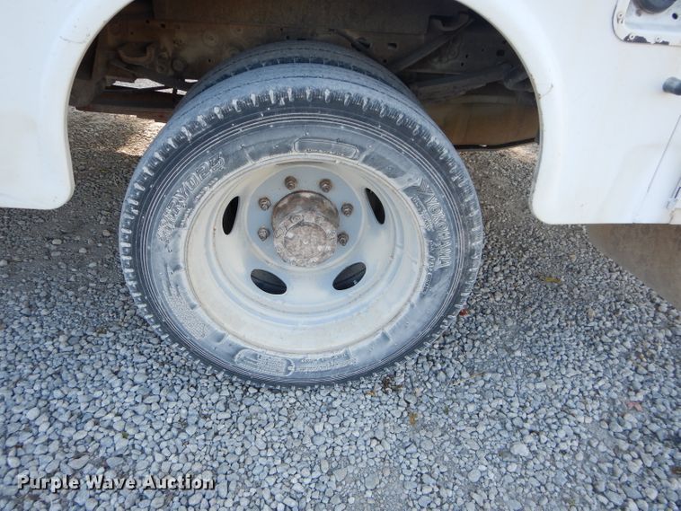 image for item DH2688 2002 Ford F550 Super Duty utility bed truck