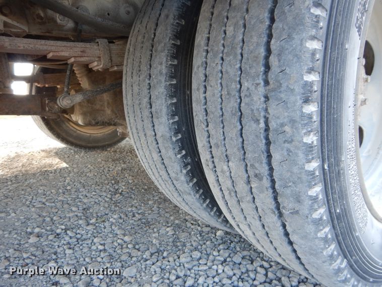 image for item DH2688 2002 Ford F550 Super Duty utility bed truck