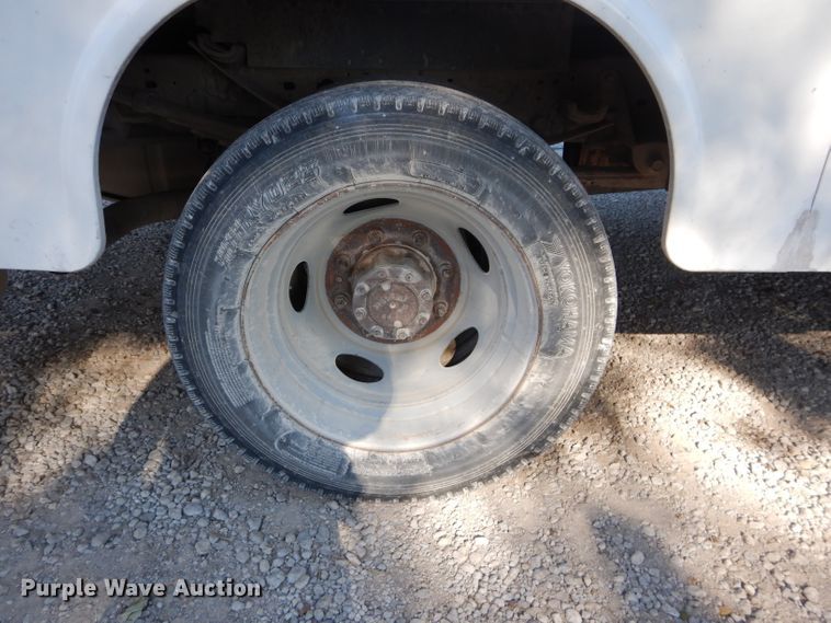 image for item DH2688 2002 Ford F550 Super Duty utility bed truck