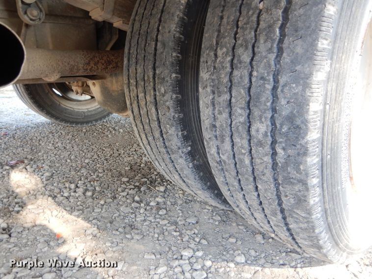 image for item DH2688 2002 Ford F550 Super Duty utility bed truck