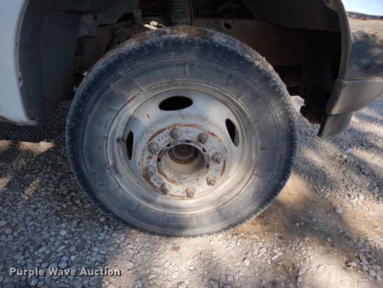 image for item DH2688 2002 Ford F550 Super Duty utility bed truck