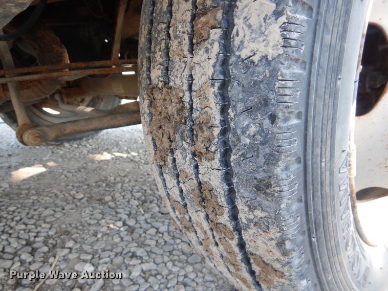 image for item DH2688 2002 Ford F550 Super Duty utility bed truck