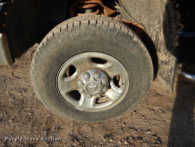 image for item DH2712 2004 Dodge Ram 2500 Quad Cab pickup truck