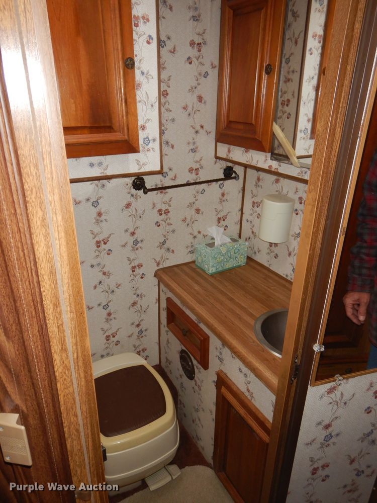 image for item DH2733 1985 Chevrolet Allegro RV