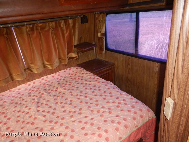 image for item DH2733 1985 Chevrolet Allegro RV