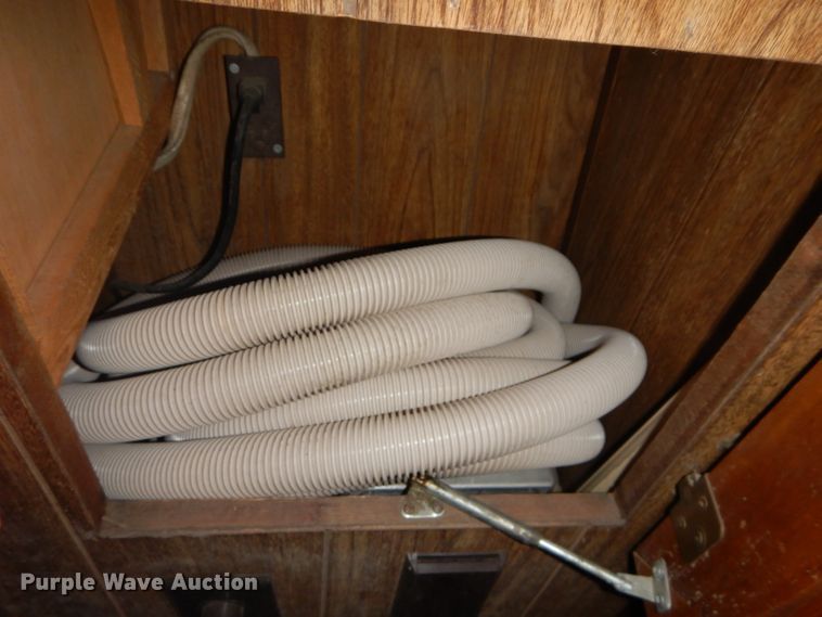 image for item DH2733 1985 Chevrolet Allegro RV