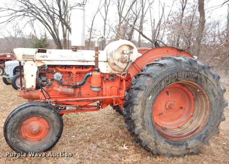 image for item DH4250 Case 900 tractor