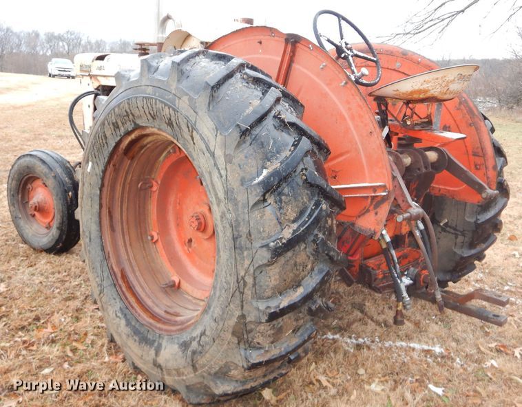 image for item DH4250 Case 900 tractor