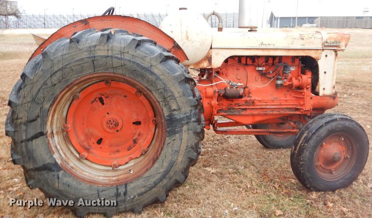 image for item DH4250 Case 900 tractor