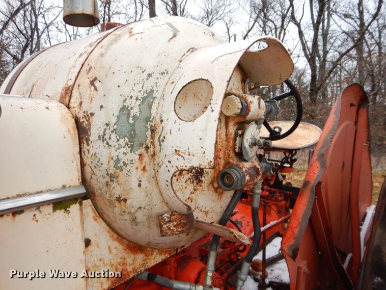 image for item DH4250 Case 900 tractor