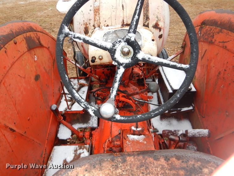 image for item DH4250 Case 900 tractor