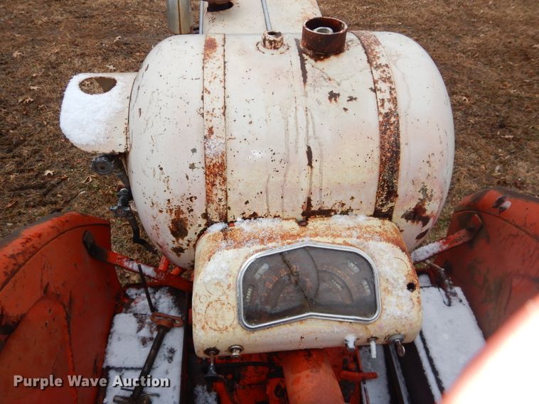 image for item DH4250 Case 900 tractor