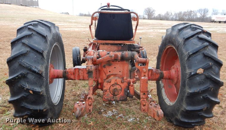 image for item DH4252 1955 International Utility 300 tractor