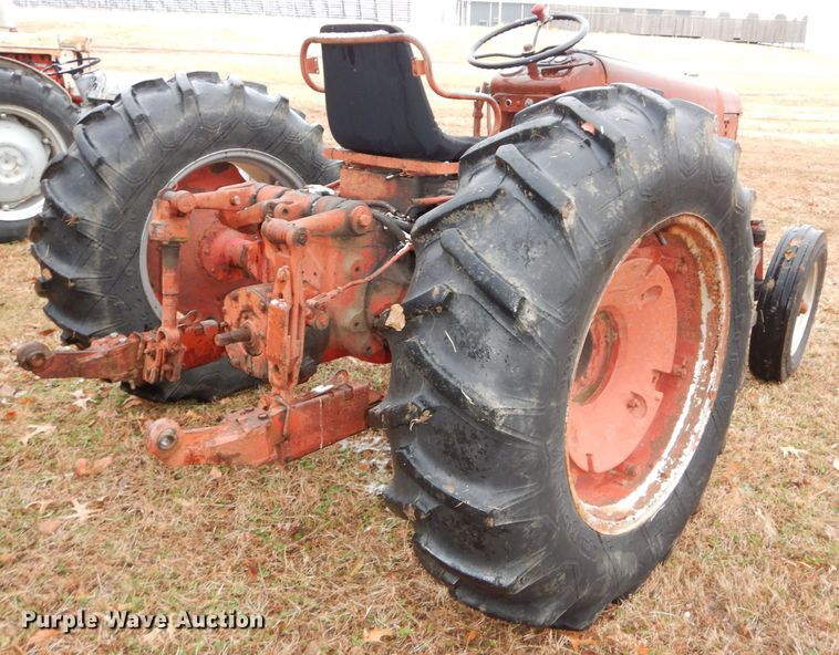 image for item DH4252 1955 International Utility 300 tractor
