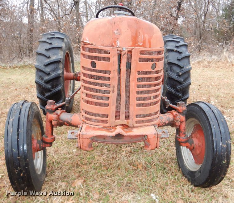 image for item DH4252 1955 International Utility 300 tractor