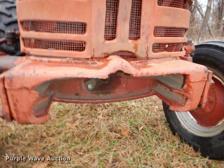 image for item DH4252 1955 International Utility 300 tractor