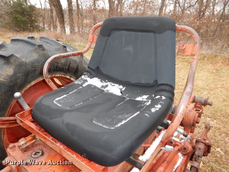 image for item DH4252 1955 International Utility 300 tractor