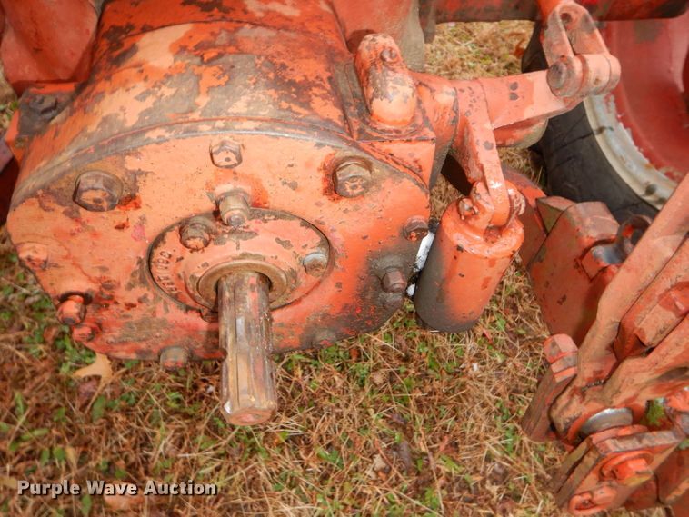 image for item DH4252 1955 International Utility 300 tractor