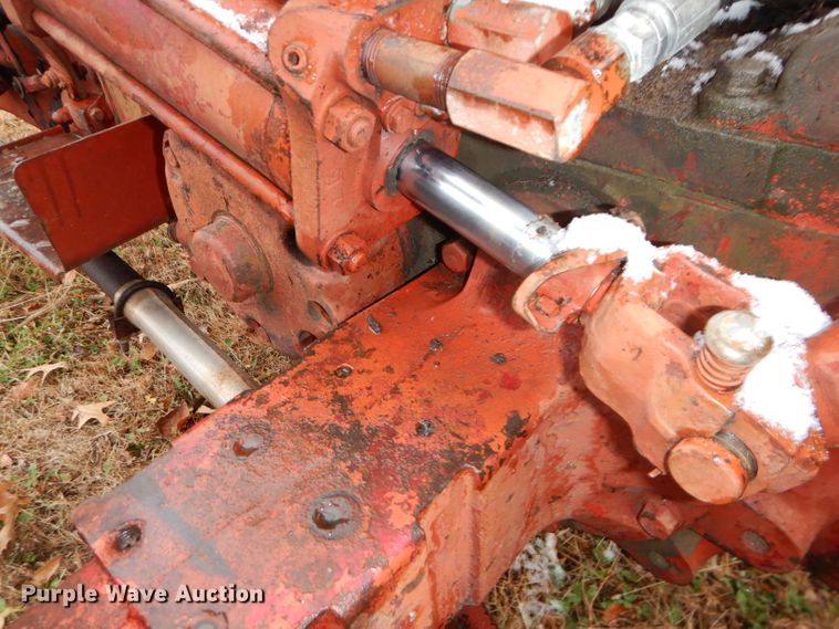 image for item DH4252 1955 International Utility 300 tractor