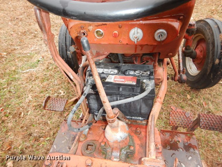 image for item DH4252 1955 International Utility 300 tractor