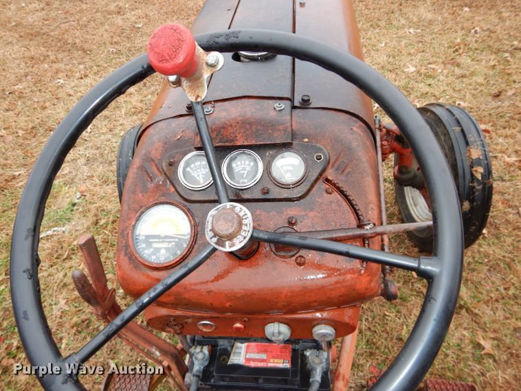 image for item DH4252 1955 International Utility 300 tractor