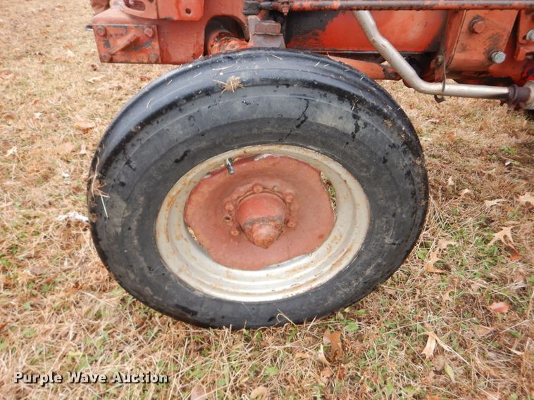 image for item DH4252 1955 International Utility 300 tractor