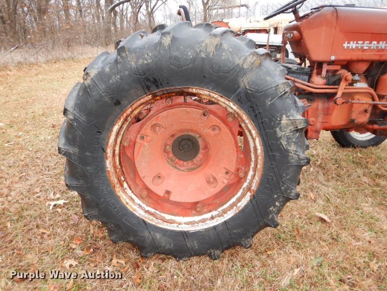image for item DH4252 1955 International Utility 300 tractor