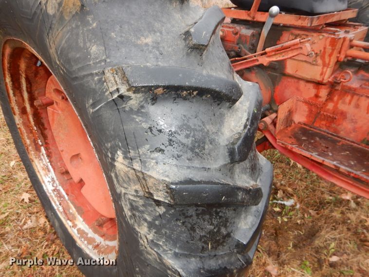 image for item DH4252 1955 International Utility 300 tractor