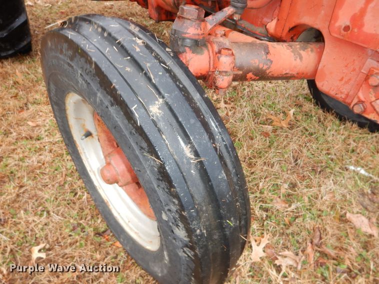 image for item DH4252 1955 International Utility 300 tractor