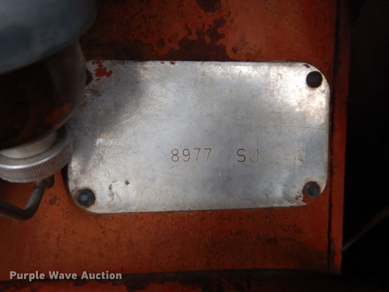 image for item DH4252 1955 International Utility 300 tractor