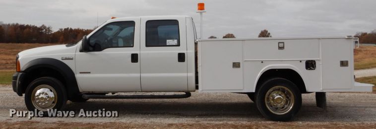 image for item DH5026 2007 Ford F550 Super Duty XL Crew Cab utility truck