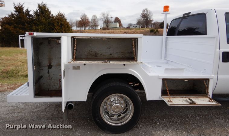 image for item DH5026 2007 Ford F550 Super Duty XL Crew Cab utility truck