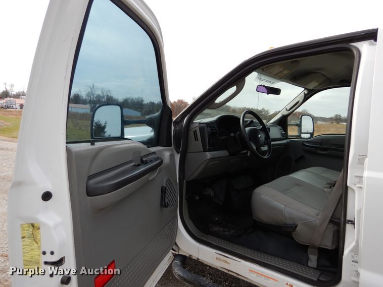 image for item DH5026 2007 Ford F550 Super Duty XL Crew Cab utility truck