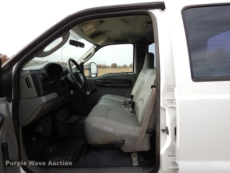 image for item DH5026 2007 Ford F550 Super Duty XL Crew Cab utility truck