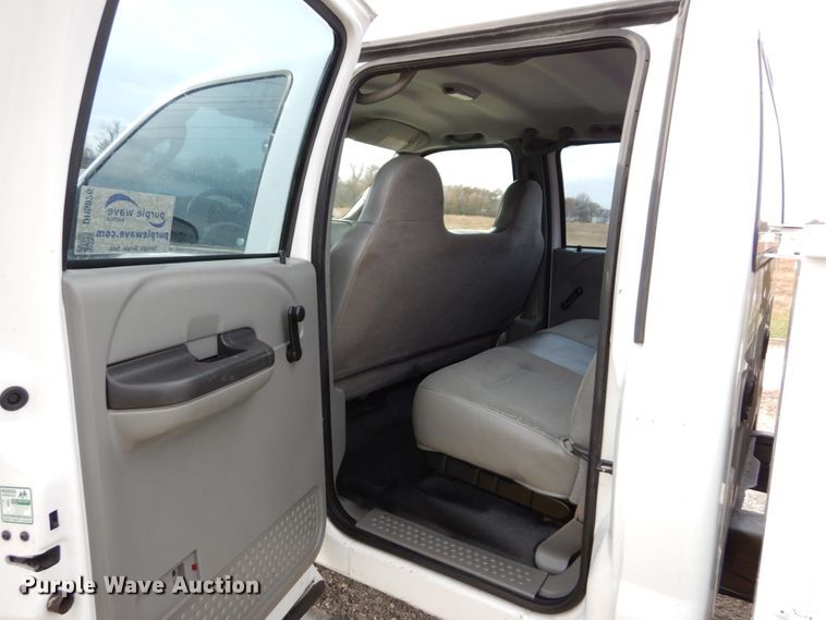 image for item DH5026 2007 Ford F550 Super Duty XL Crew Cab utility truck