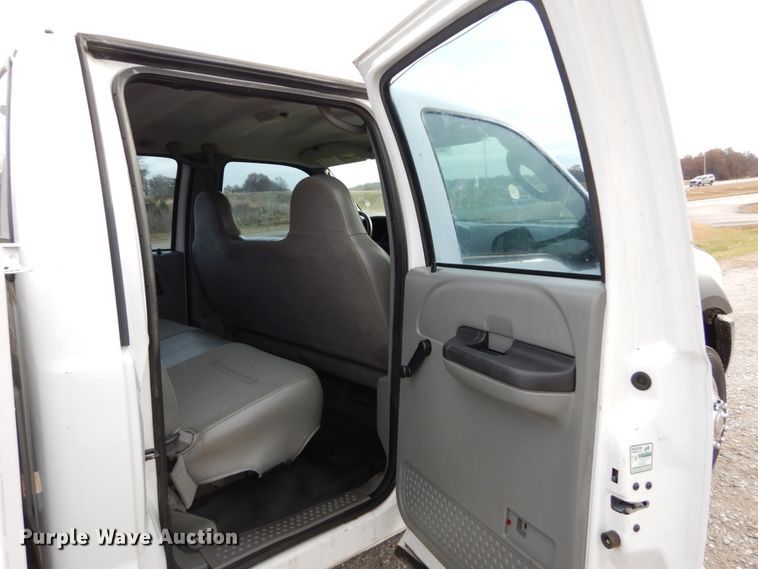 image for item DH5026 2007 Ford F550 Super Duty XL Crew Cab utility truck