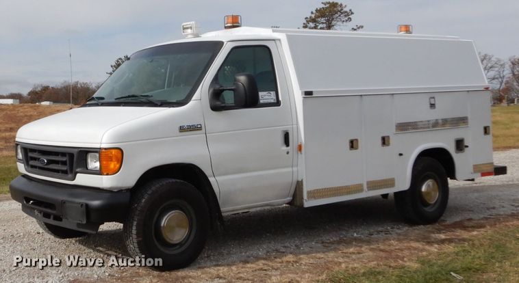 image for item DH5028 2006 Ford E350 Super Duty utility van