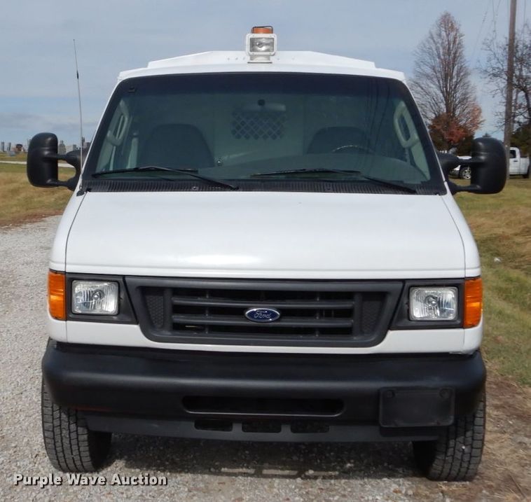 image for item DH5028 2006 Ford E350 Super Duty utility van
